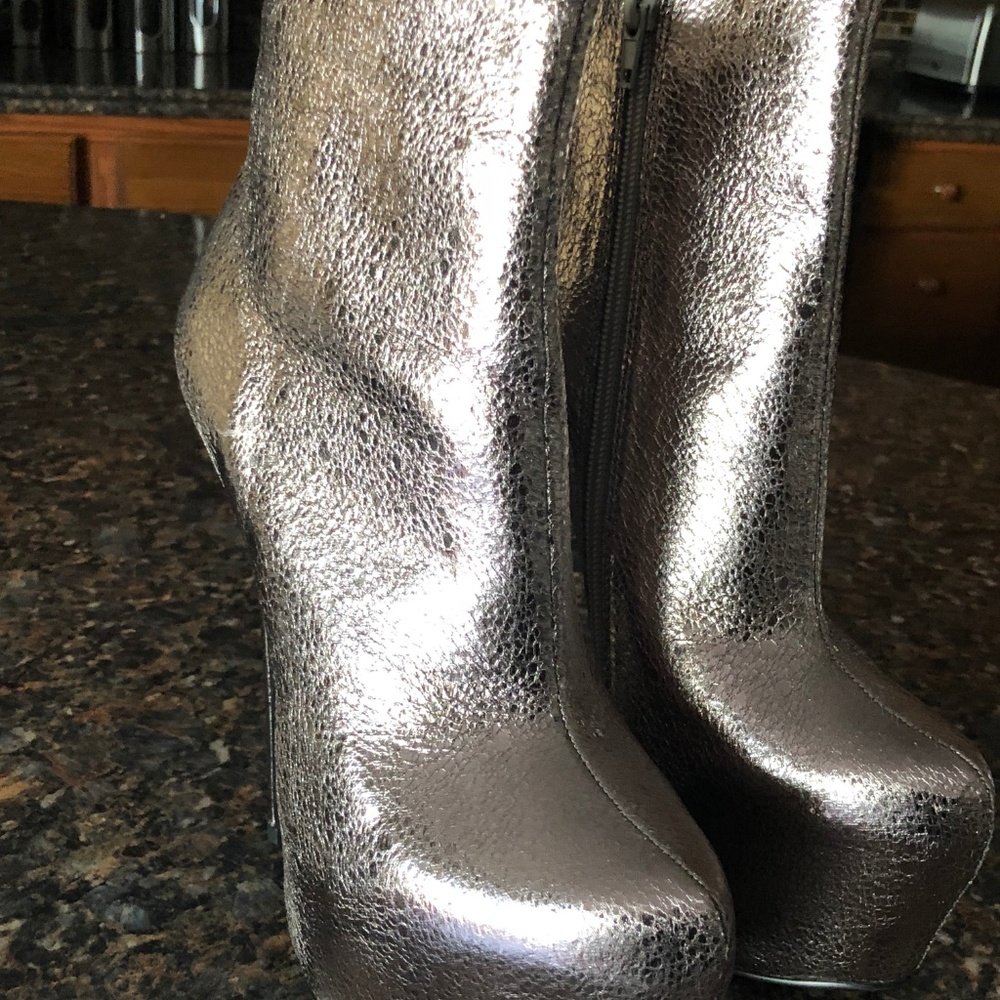 BOOTS - Picture 6 of 6